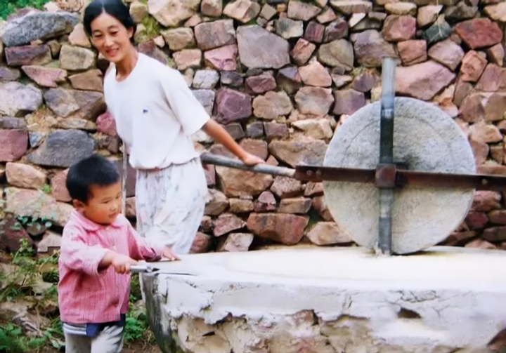 Trượt tiến sĩ, giảng viên đại học bỏ phố lên núi sống như người nguyên thủy hiện ra sao sau 14 năm? - Ảnh 3.